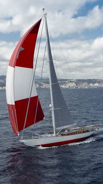 Acadia Yacht Truly Classic 90