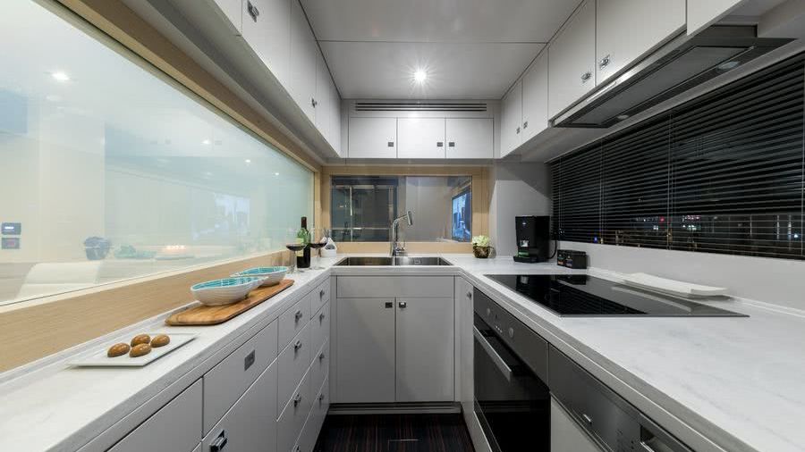 Sirena 64 Motor Yacht Interior