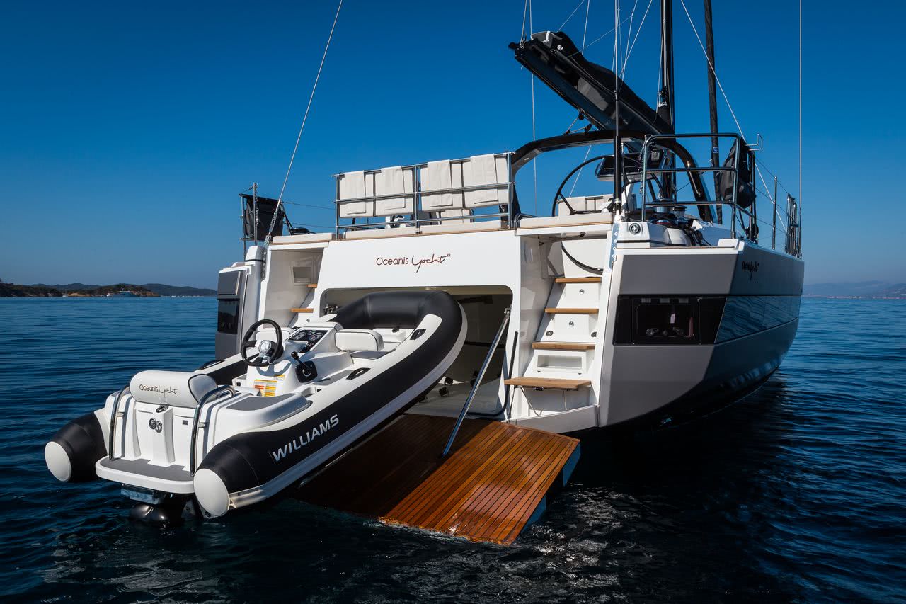 Beneteau Oceanis 62 Sailing Yacht
