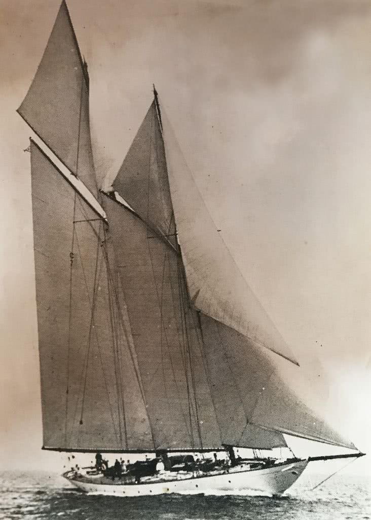 Vagrant Sailing Yacht Herreshoff