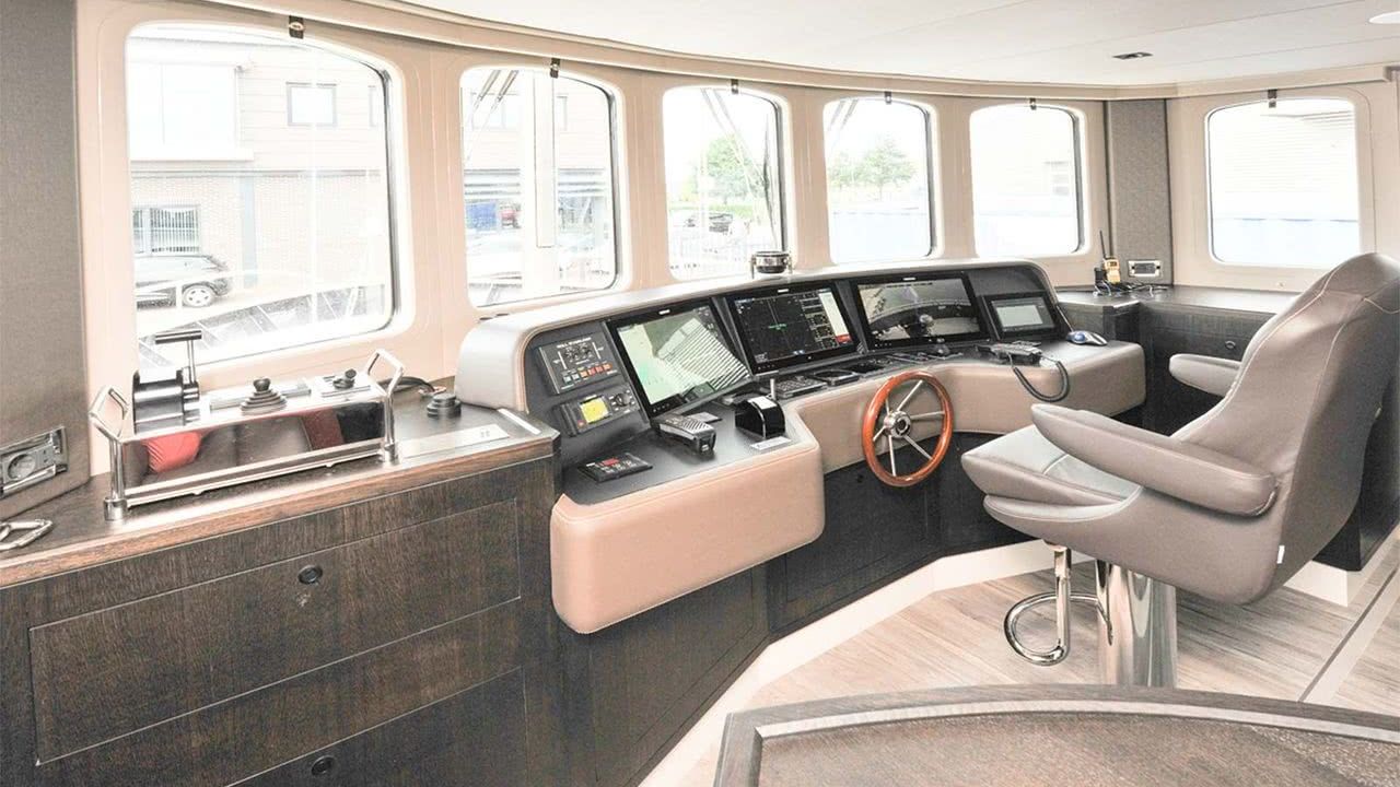 Motor Yacht Livingstone Hartman Yachts Interior