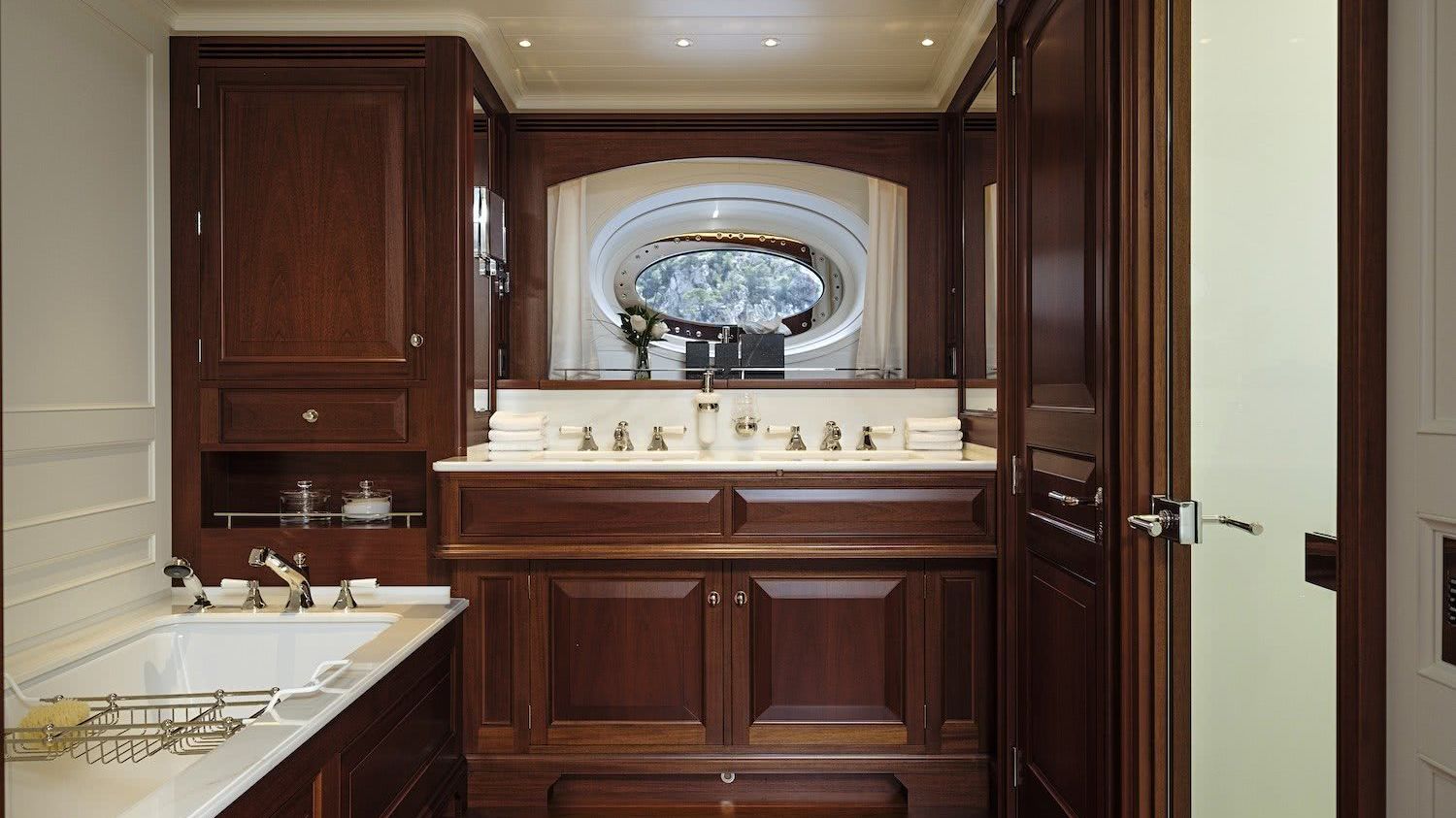 Sailing Yacht AQUARIUS Owner Suite