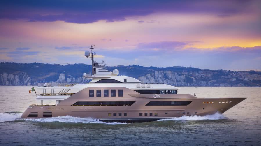 J'ade Yacht CRN