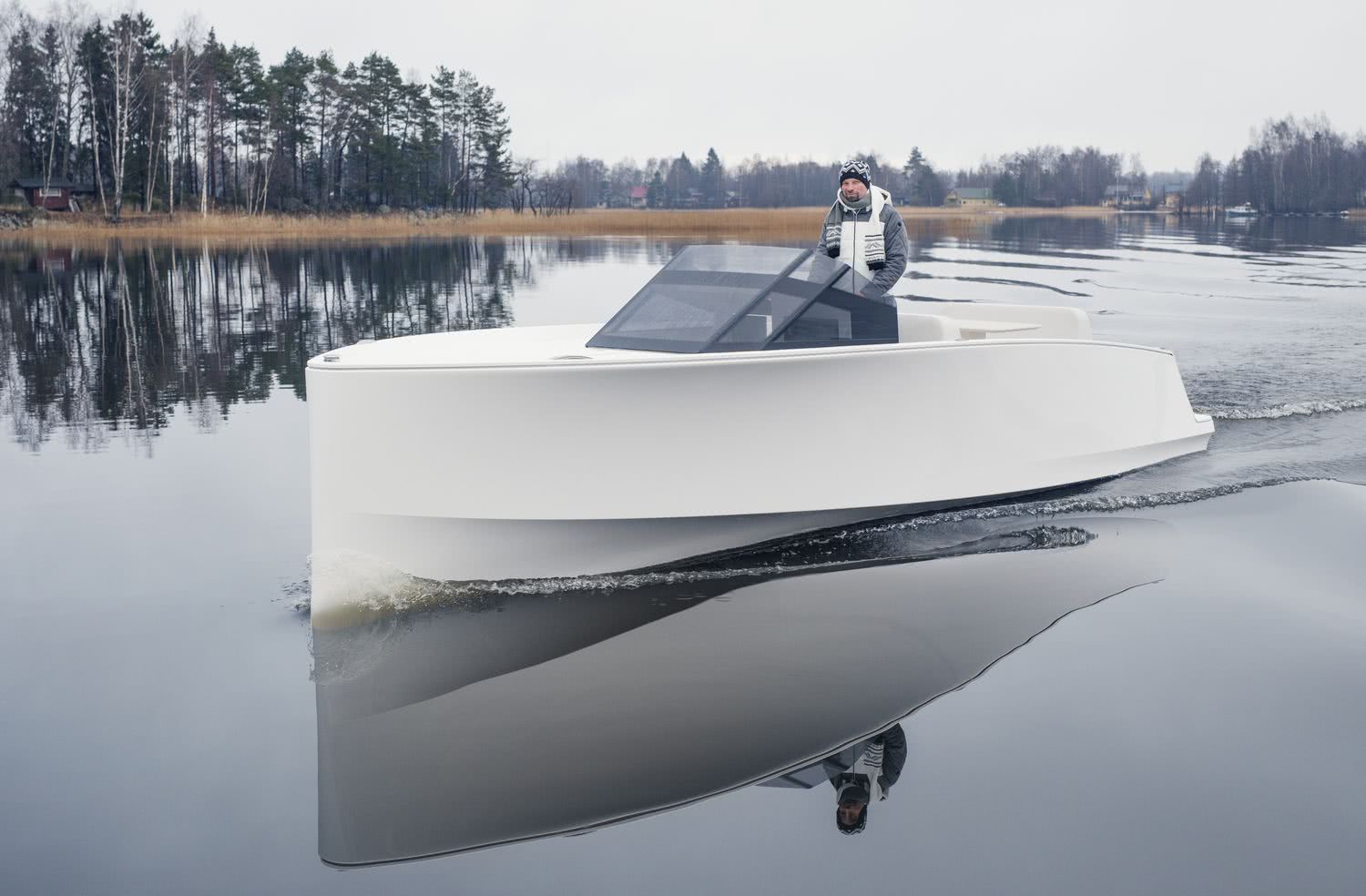 Electric Boat Q30 Q Yachts Tesla on the Sea Oceanvolt