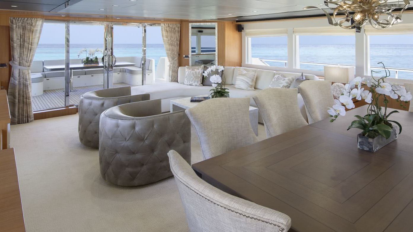 Motor Yacht Johnson 93 Interior