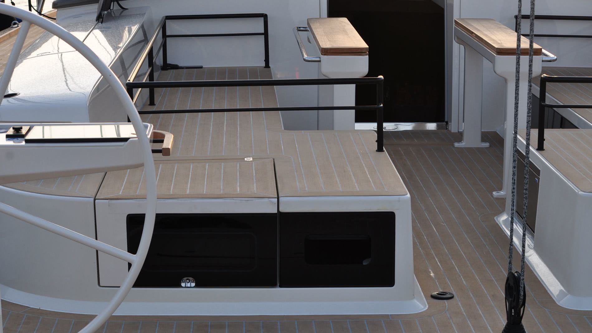 Bella Sailing Yacht Y7