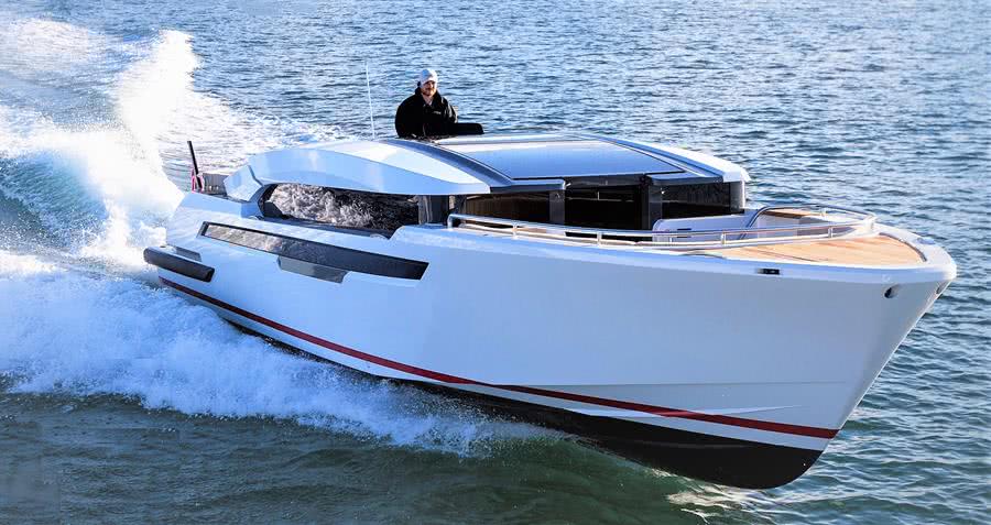 UK-based boat yard Compass Tenders delivered two longboats for DreAMBoat. 