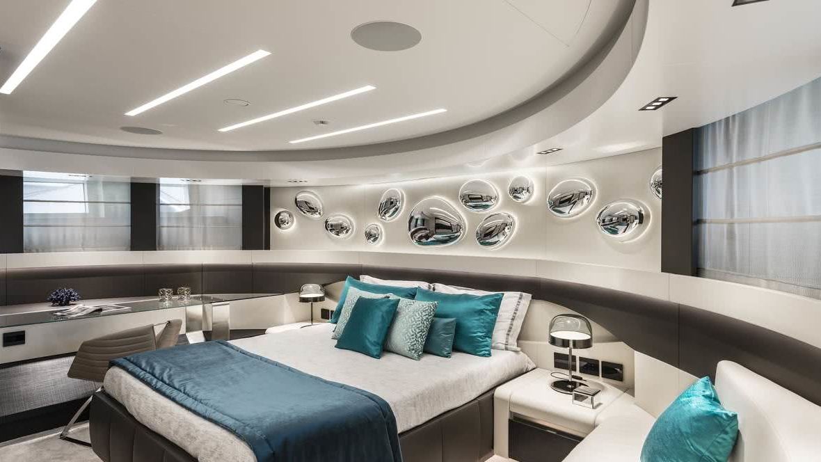 Pershing 140 Interior