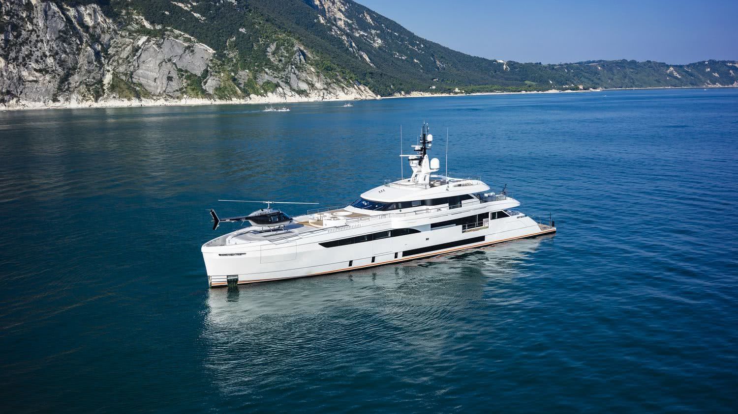 WIDER 165 Cecilia Hybrid Motor Yacht Helicopter