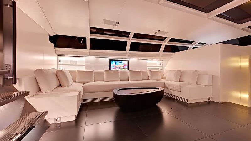 Main Salon Chrisco Yacht wetzels brown partners