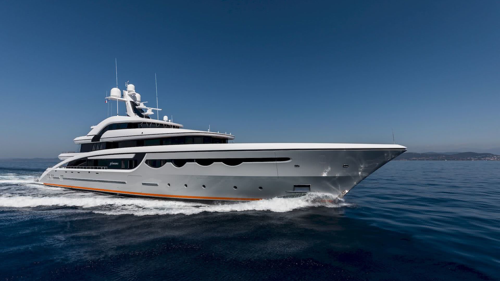 Soaring Yacht Abeking