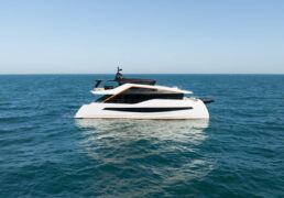 Wider Cat 92 Motor Yacht. Luxury yacht sailing on the ocean