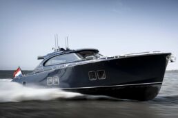 Zeelander 5 Motor Yacht. Luxury yacht cruising on open water